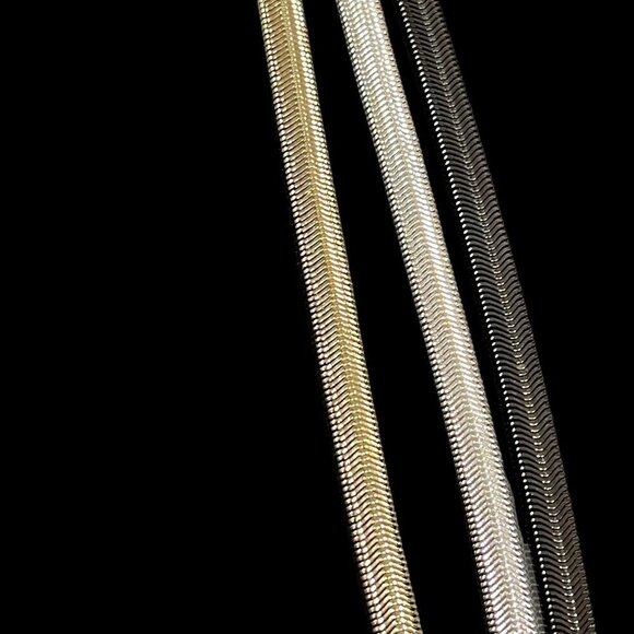 Herringbone 3 Strand Tricolor Gold Silver and Black Chain Necklace Layered - Picture 4 of 10